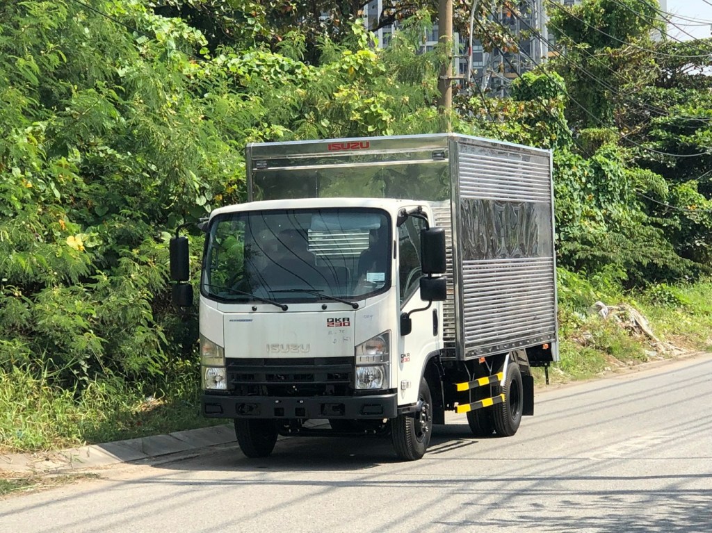 Xe tải Isuzu QKR 270 giá tốt nhất