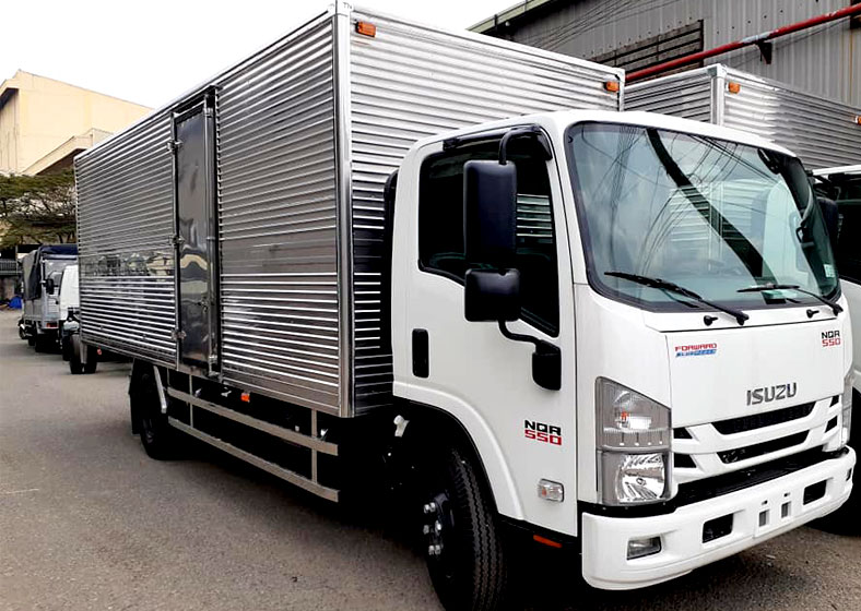 isuzu NQR 550 thùng kín giá tốt