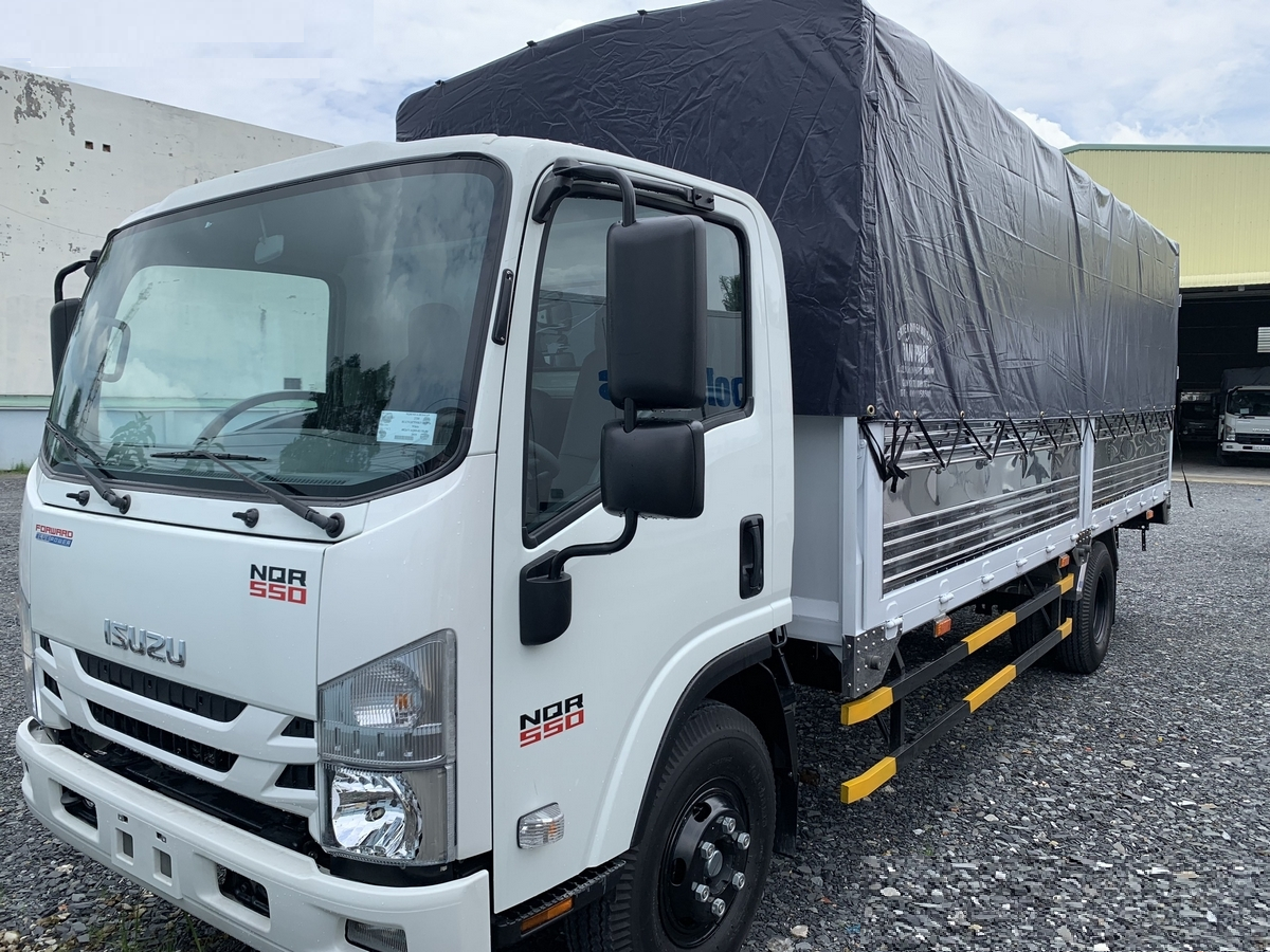 isuzu NQR 550 thùng Kín