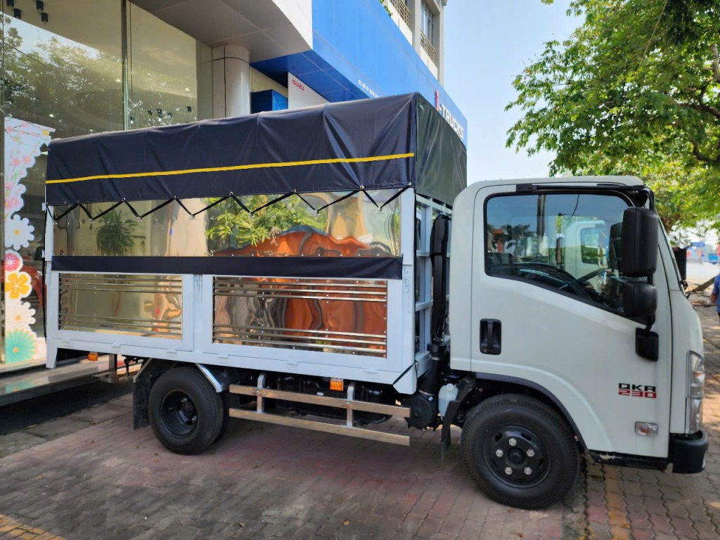 Xe tải isuzu QKR230 mui bạt giá tốt